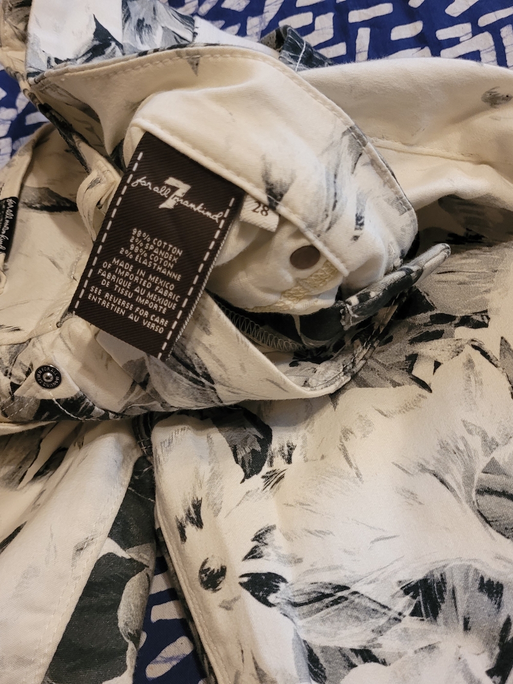 7 For All Mankind Women’s Skinny Jeans in Cream with Black Floral Print